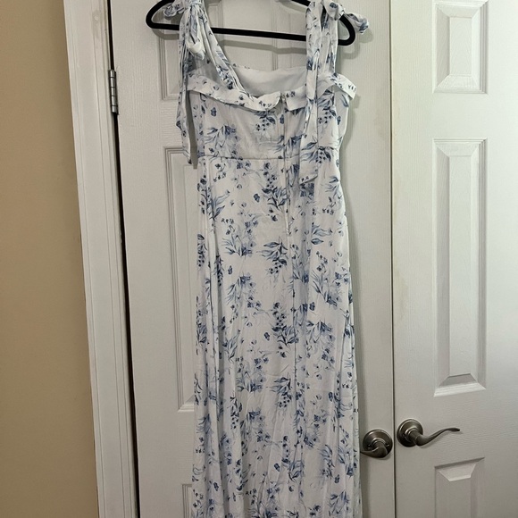 Brand new and never worn. Doesn’t not fit. Beautiful dress. - Picture 3 of 7